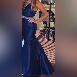 Formal dress. Worn once for a few hours 

Will add brand and size shortly!